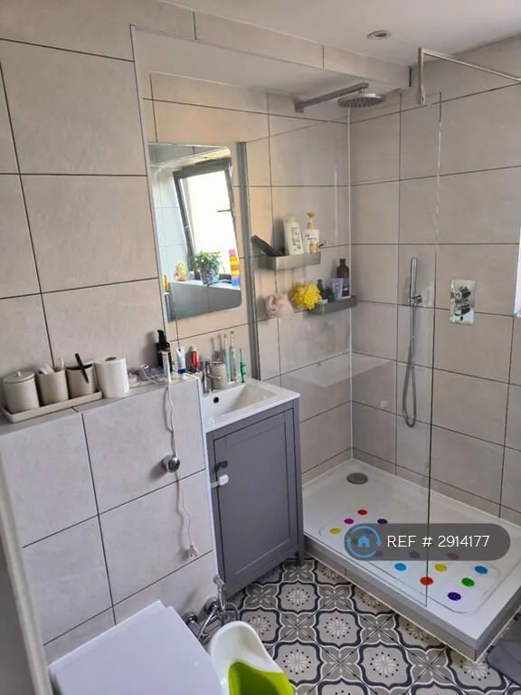 3 bedroom maisonette for rent