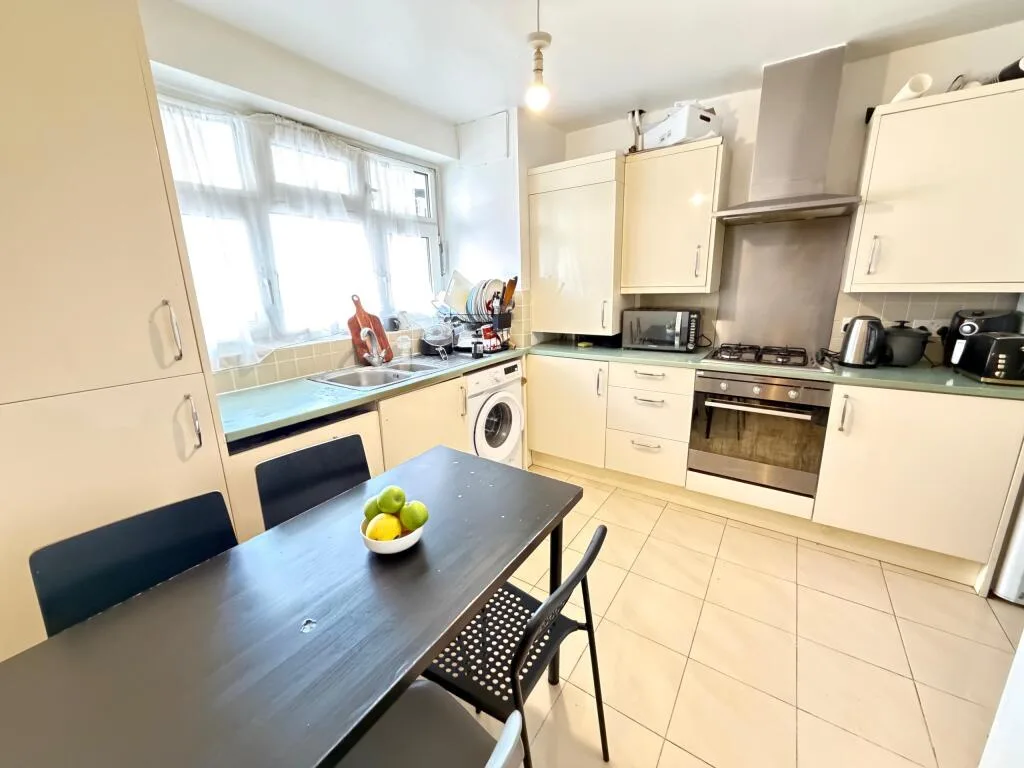 3 bedroom flat for rent