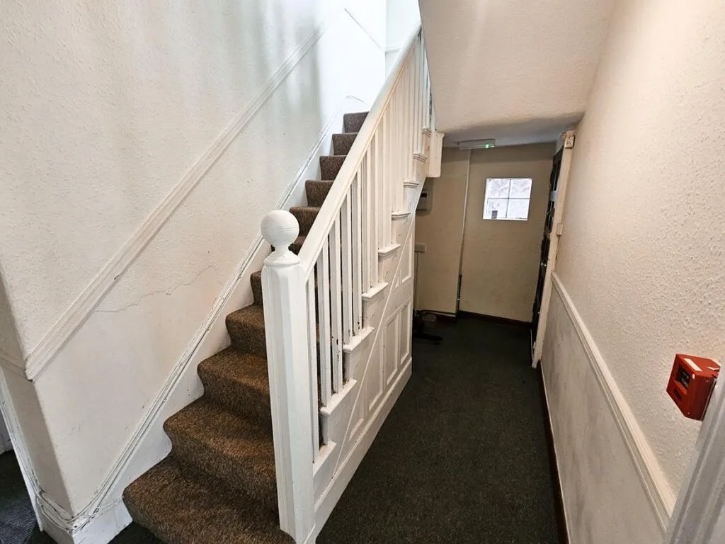 5 bedroom semi-detached house for rent