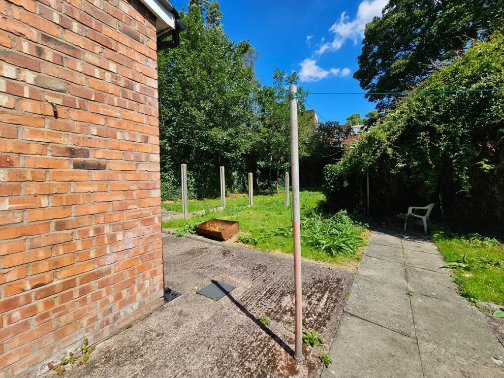 5 bedroom semi-detached house for rent