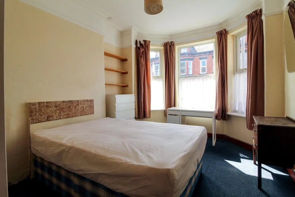 5 bedroom semi-detached house for rent