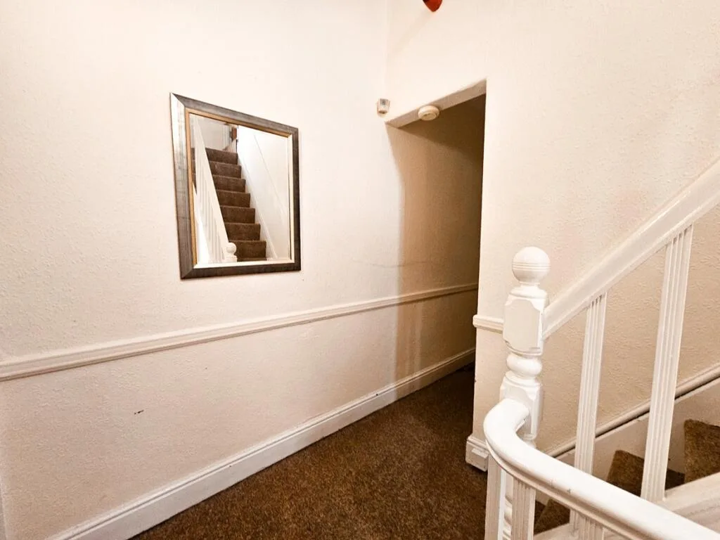 5 bedroom semi-detached house for rent