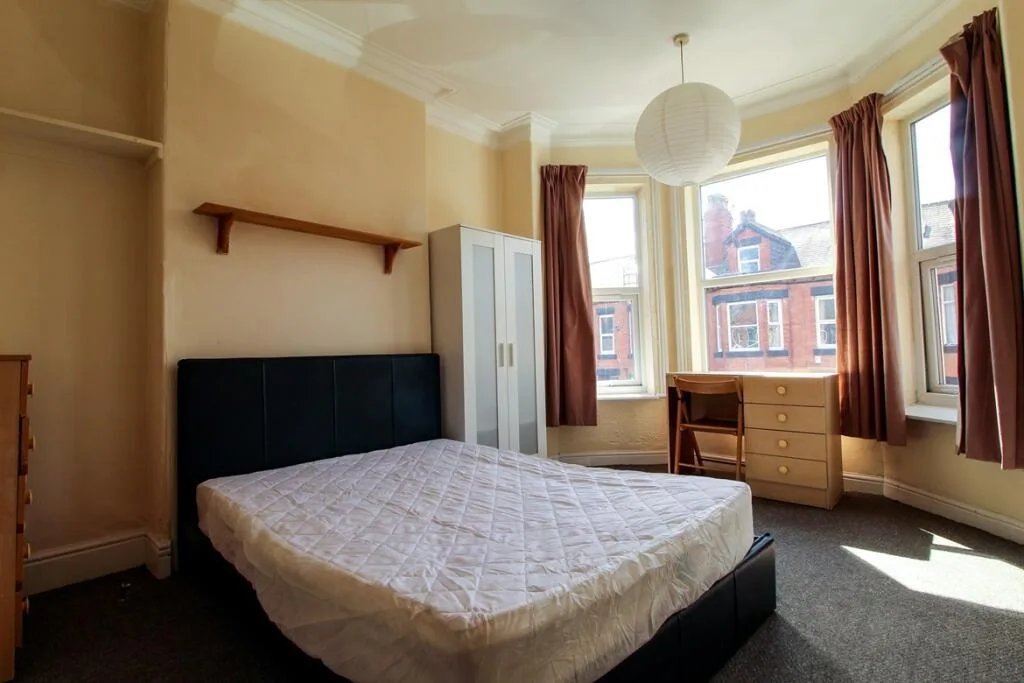 5 bedroom semi-detached house for rent