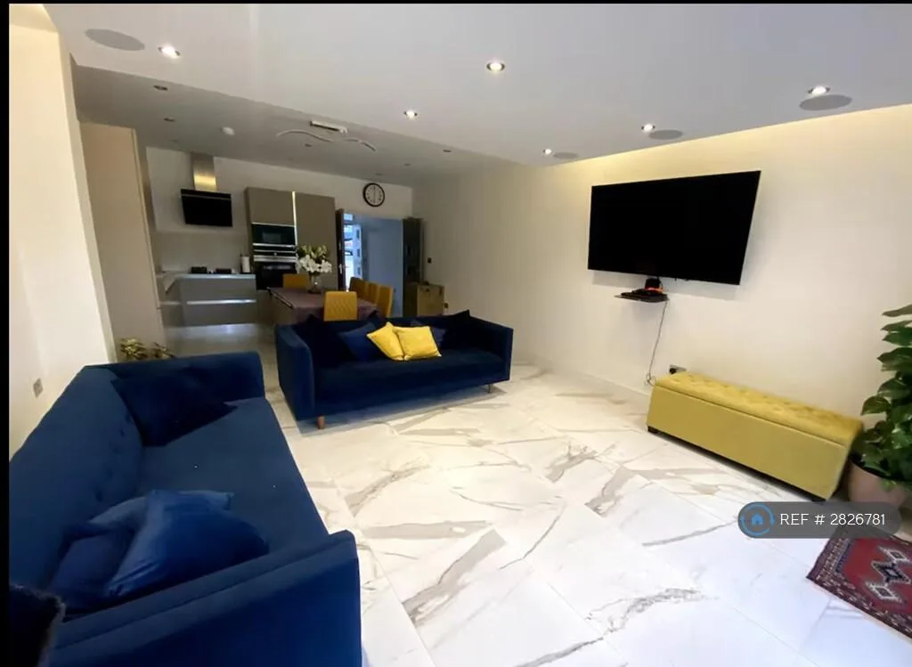 4 bedroom semi-detached house for rent