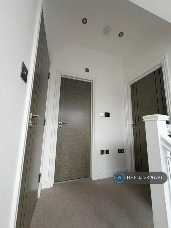 4 bedroom semi-detached house for rent