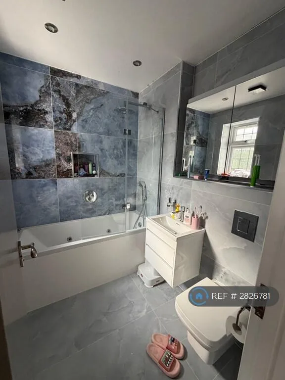 4 bedroom semi-detached house for rent
