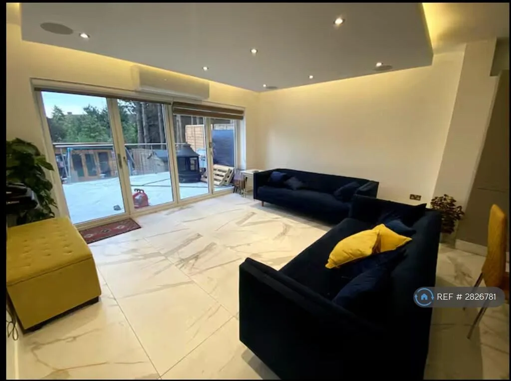 4 bedroom semi-detached house for rent