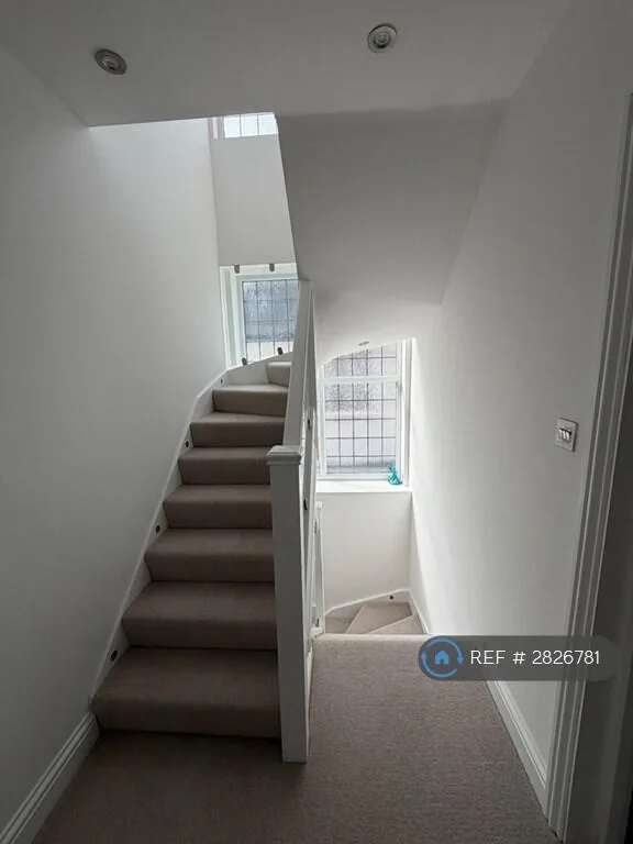 4 bedroom semi-detached house for rent