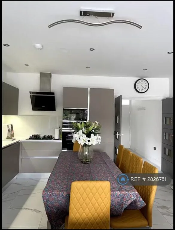 4 bedroom semi-detached house for rent