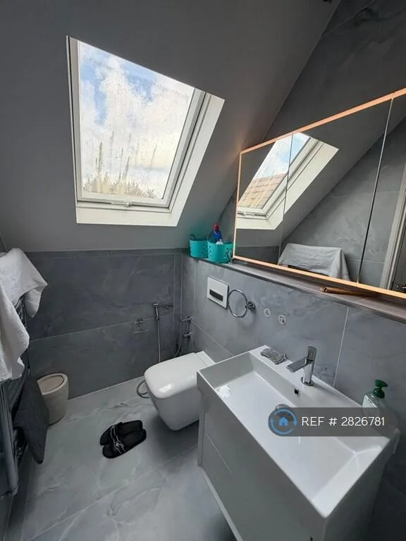4 bedroom semi-detached house for rent