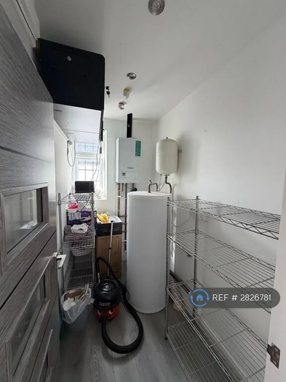 4 bedroom semi-detached house for rent