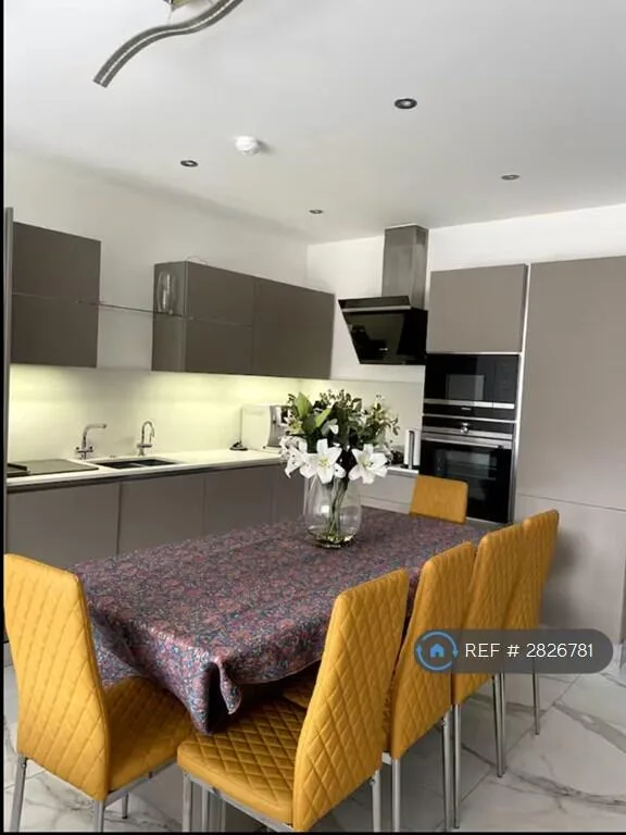 4 bedroom semi-detached house for rent