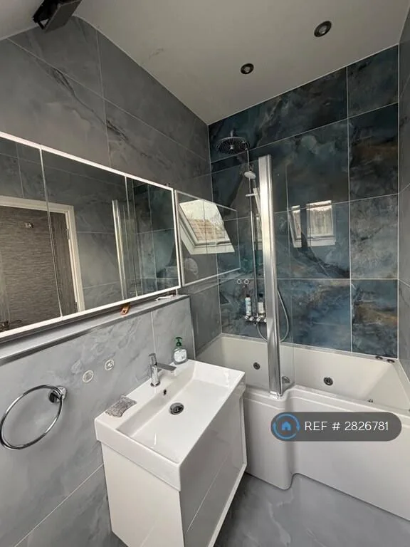 4 bedroom semi-detached house for rent