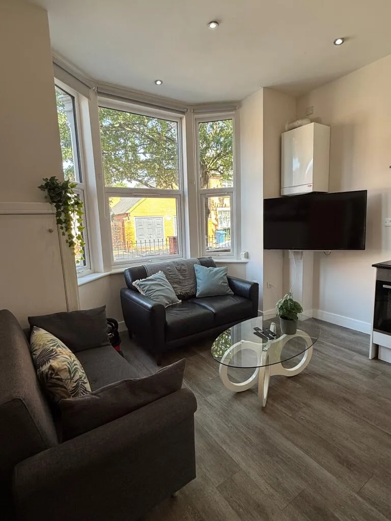 3 bedroom flat for rent