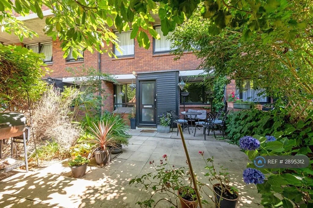 2 bedroom maisonette for rent