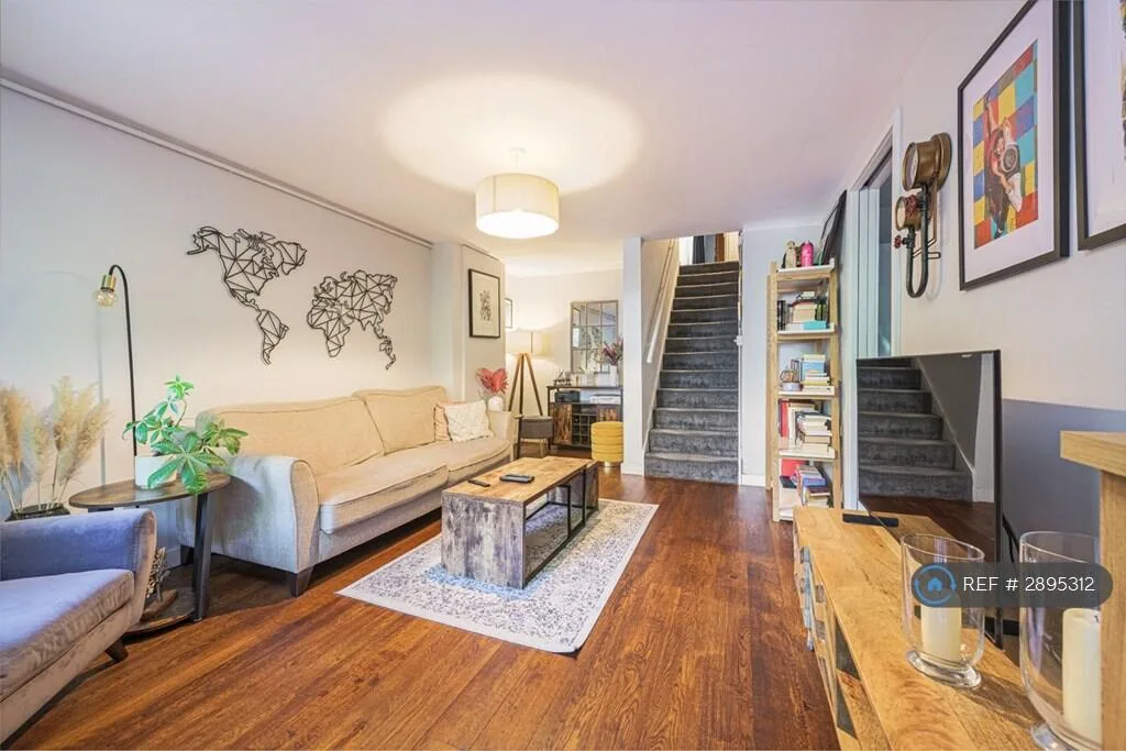 2 bedroom maisonette for rent