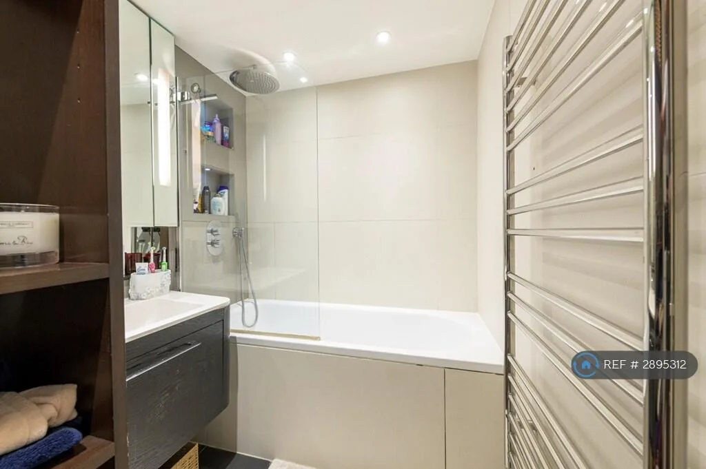 2 bedroom maisonette for rent