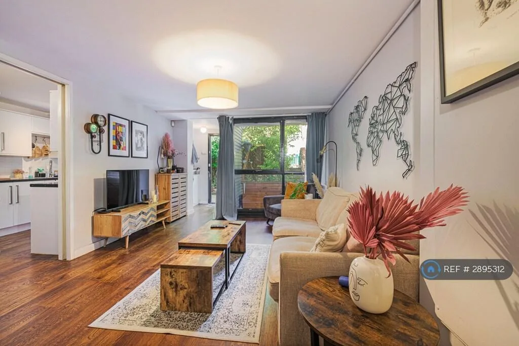 2 bedroom maisonette for rent