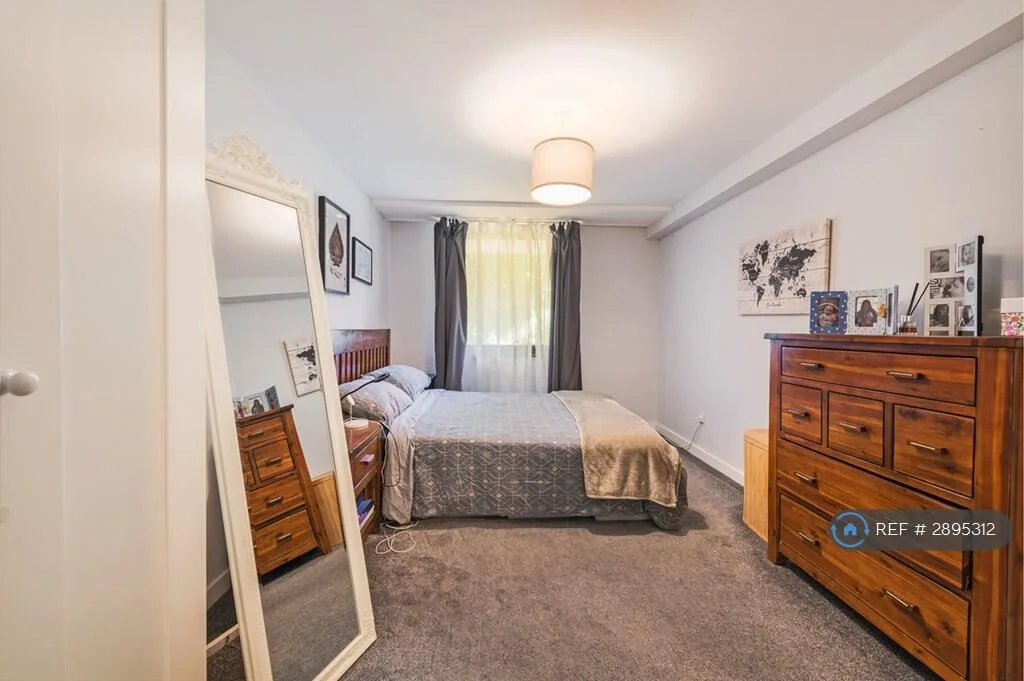 2 bedroom maisonette for rent