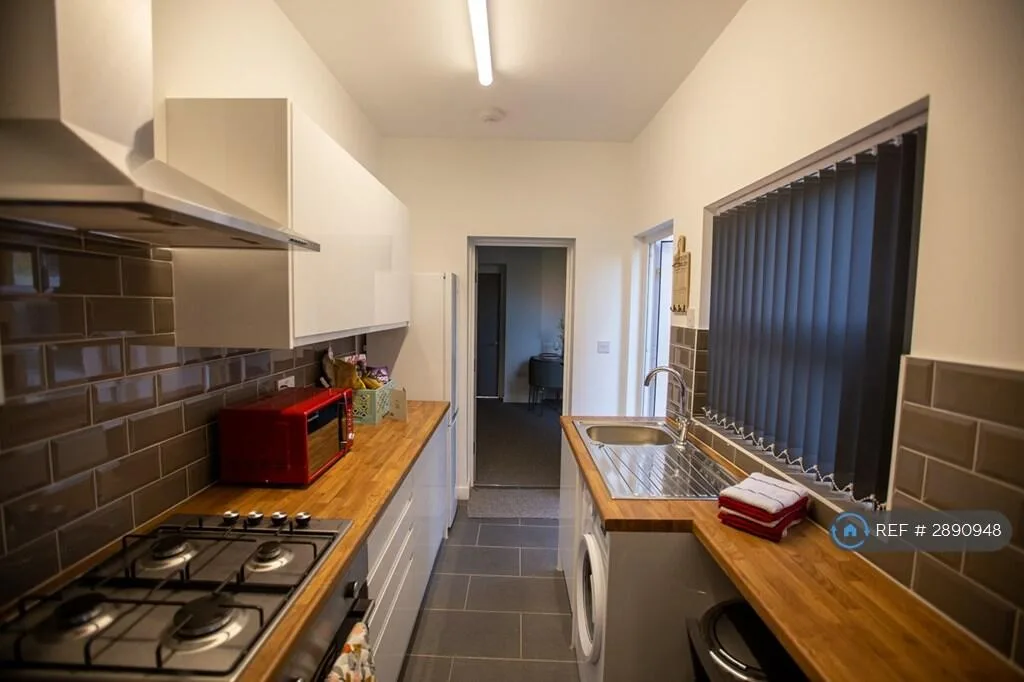 1 bedroom house share for rent