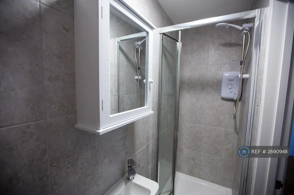 1 bedroom house share for rent