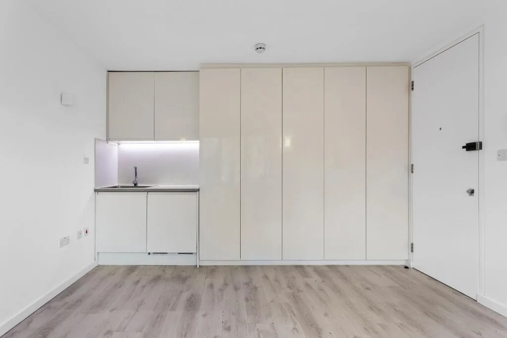 Ground floor studio flat for rent