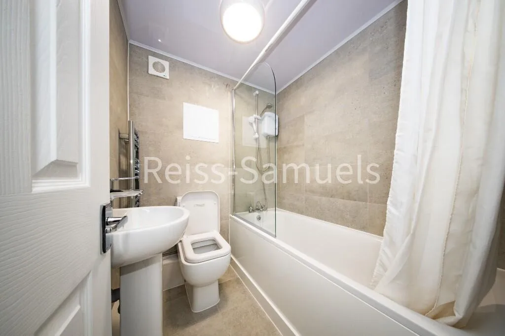 6 bedroom town house for rent