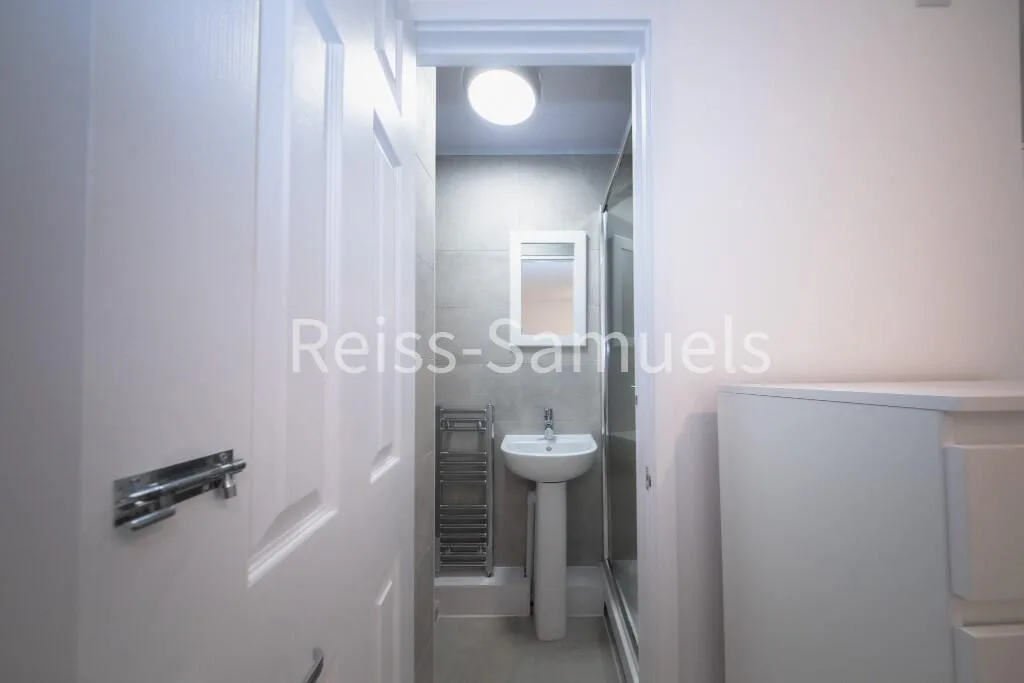 6 bedroom town house for rent