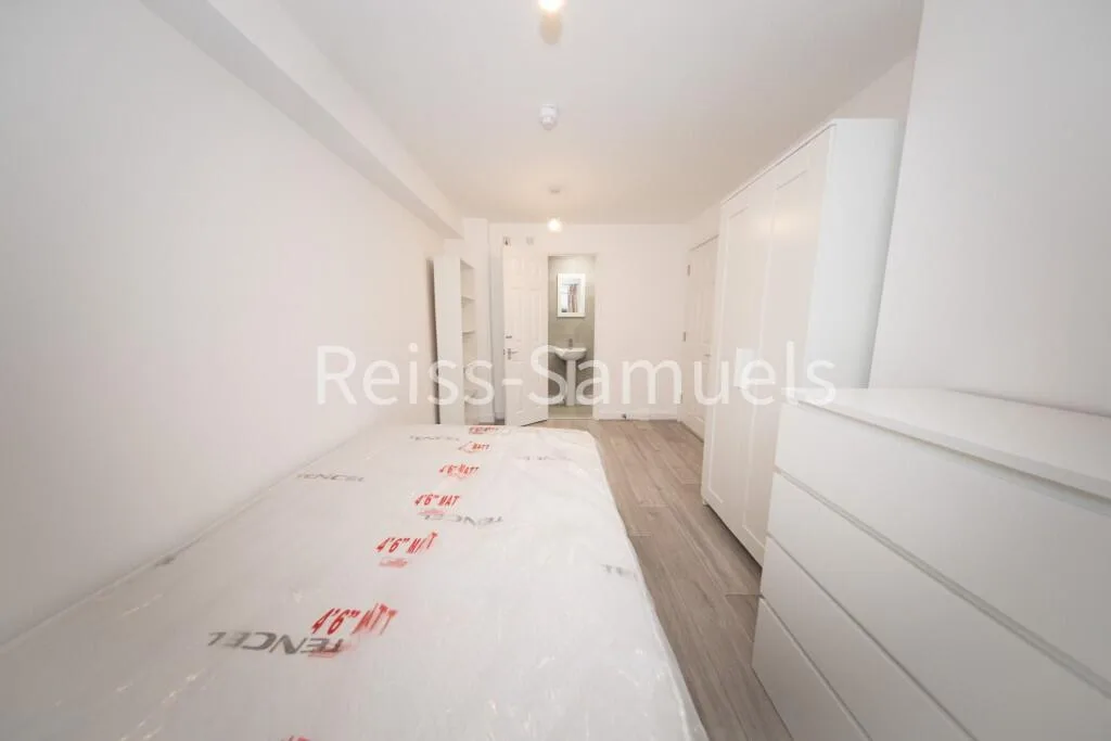 6 bedroom town house for rent