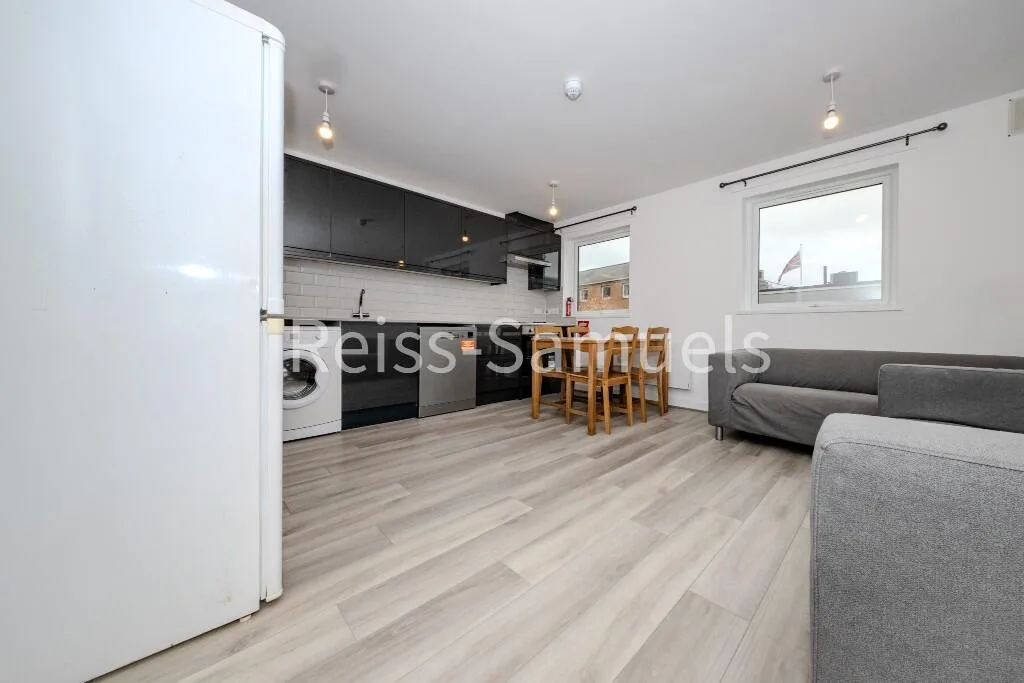 6 bedroom town house for rent