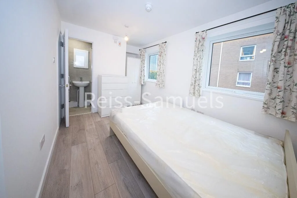 6 bedroom town house for rent