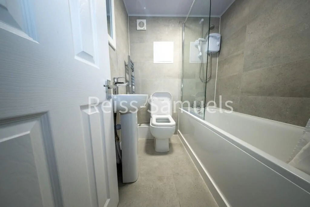 6 bedroom town house for rent