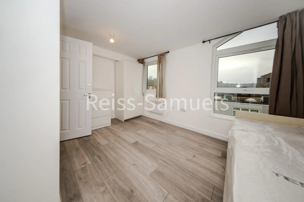 6 bedroom town house for rent
