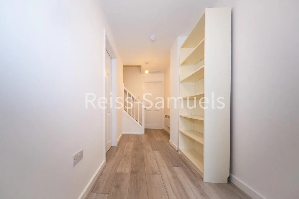 6 bedroom town house for rent