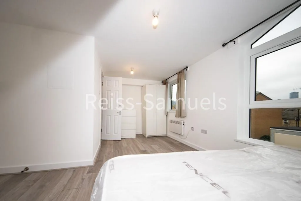 6 bedroom town house for rent