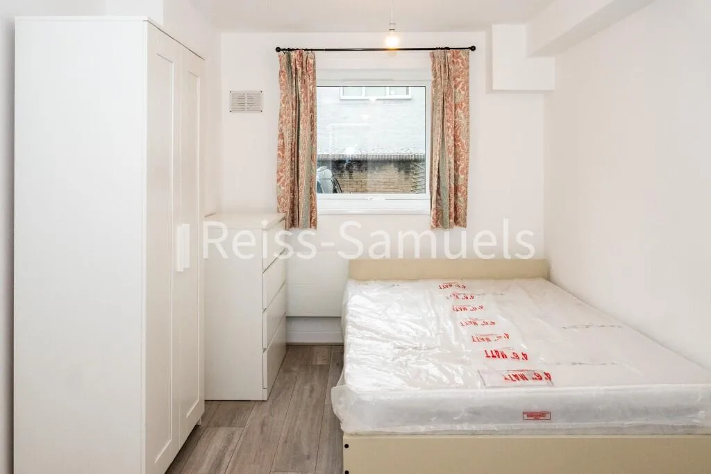 6 bedroom town house for rent