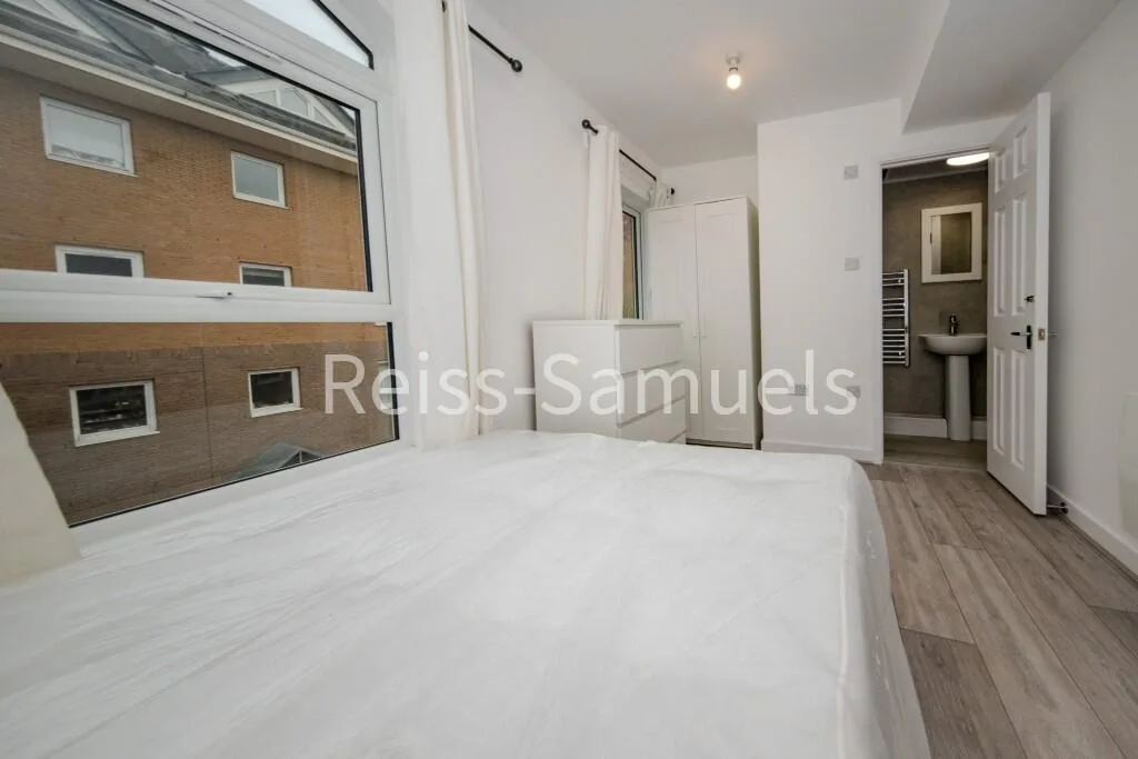 6 bedroom town house for rent