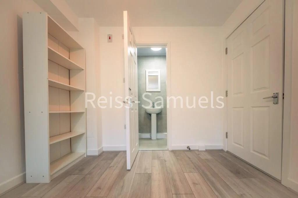 6 bedroom town house for rent