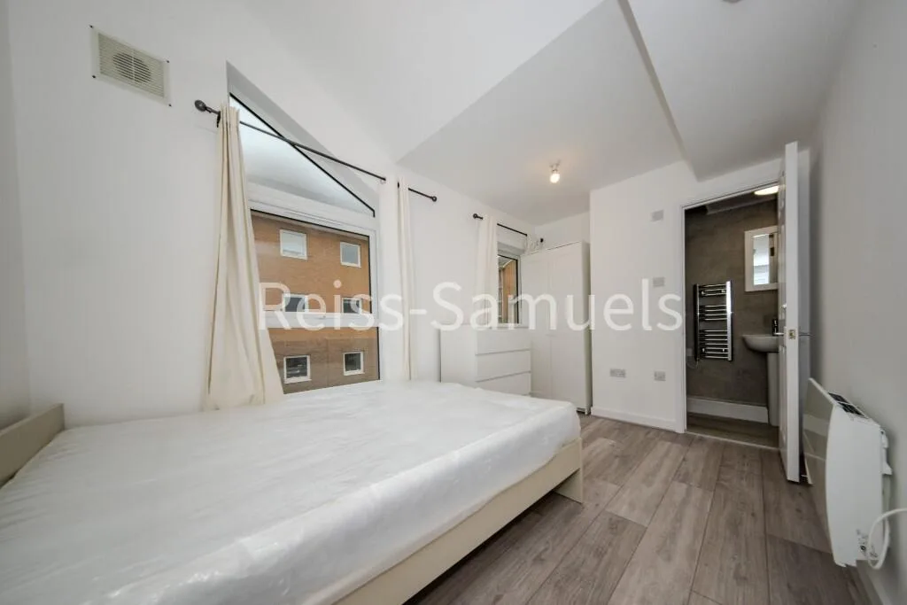 6 bedroom town house for rent