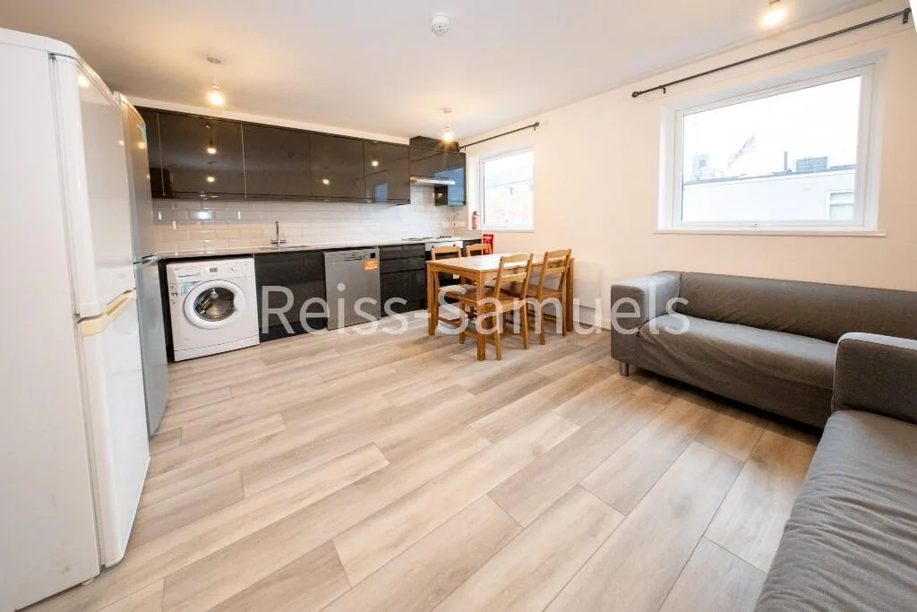 6 bedroom town house for rent