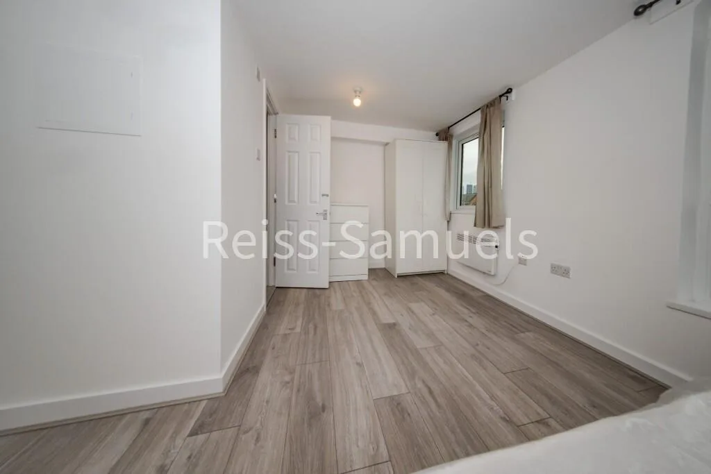 6 bedroom town house for rent