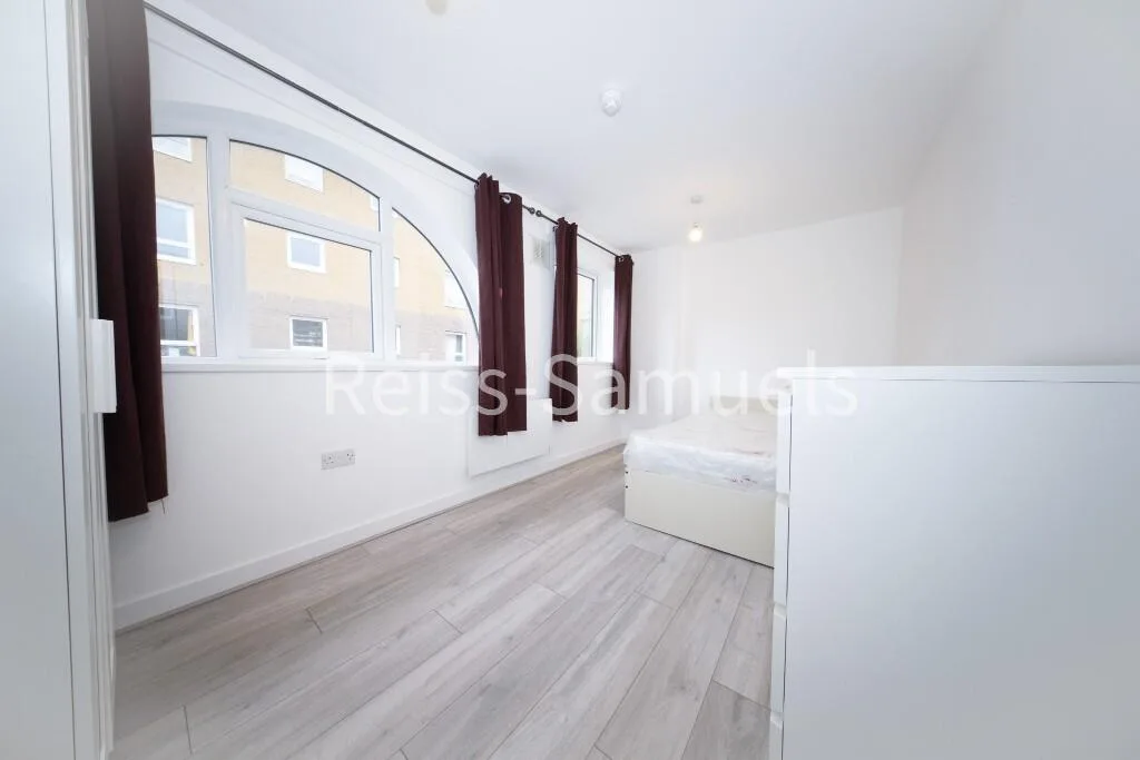 6 bedroom town house for rent