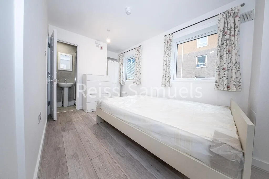 6 bedroom town house for rent
