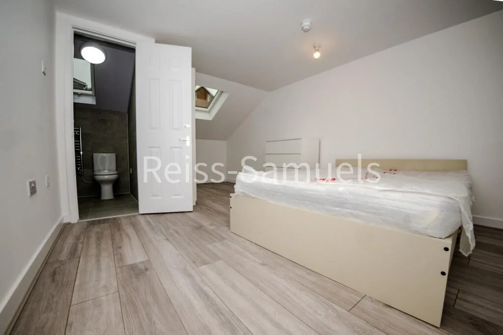 6 bedroom town house for rent