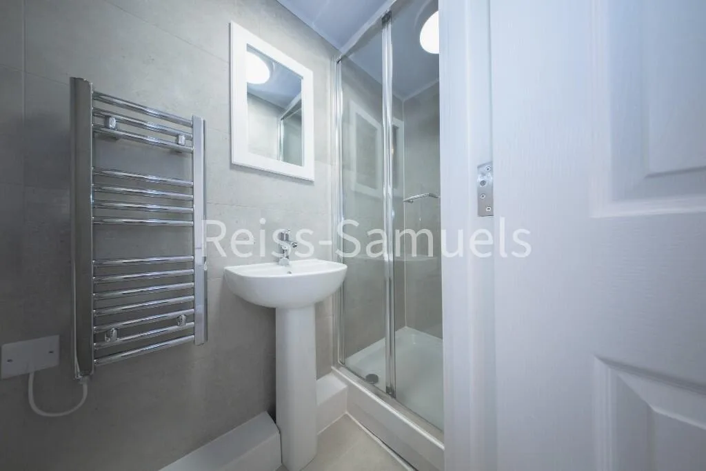 6 bedroom town house for rent