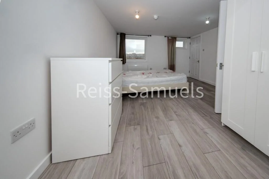 6 bedroom town house for rent