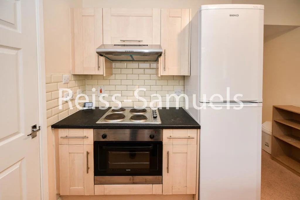 4 bedroom maisonette for rent