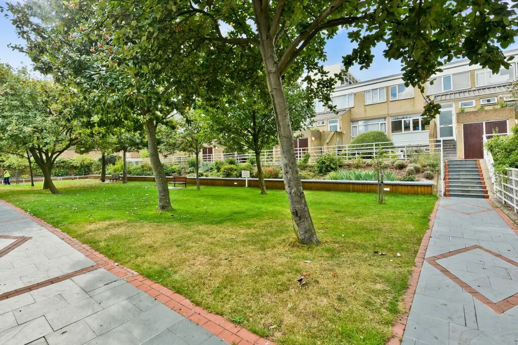4 bedroom maisonette for rent