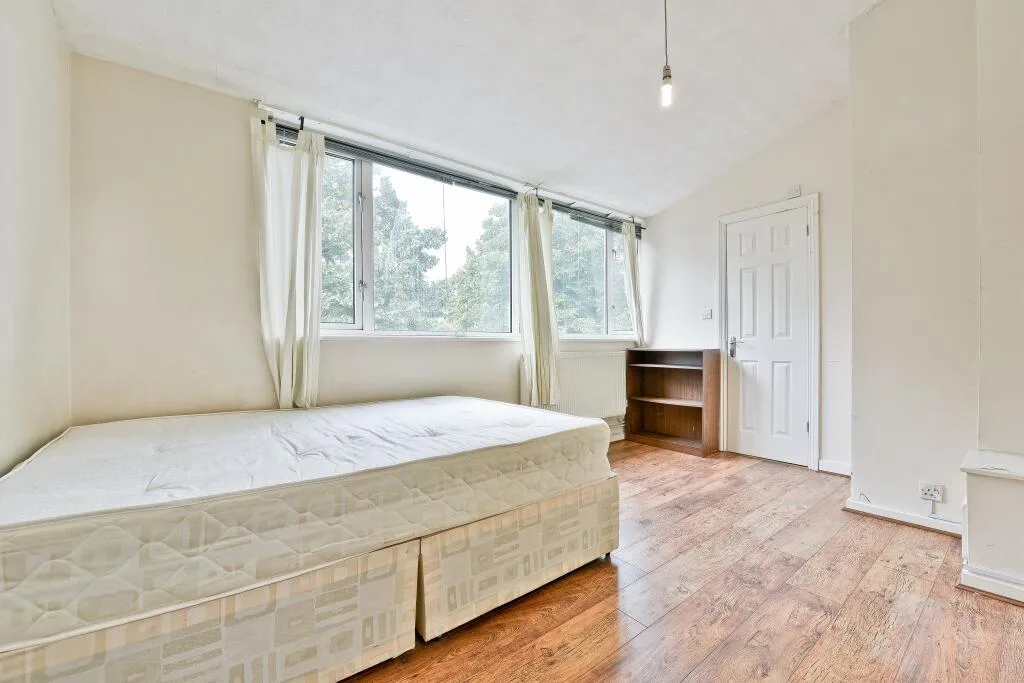 4 bedroom maisonette for rent