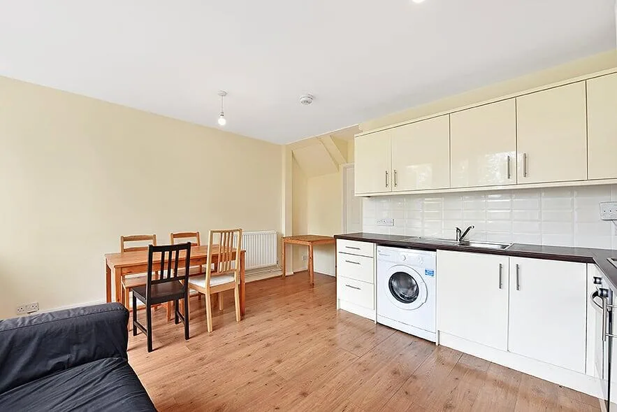 4 bedroom maisonette for rent
